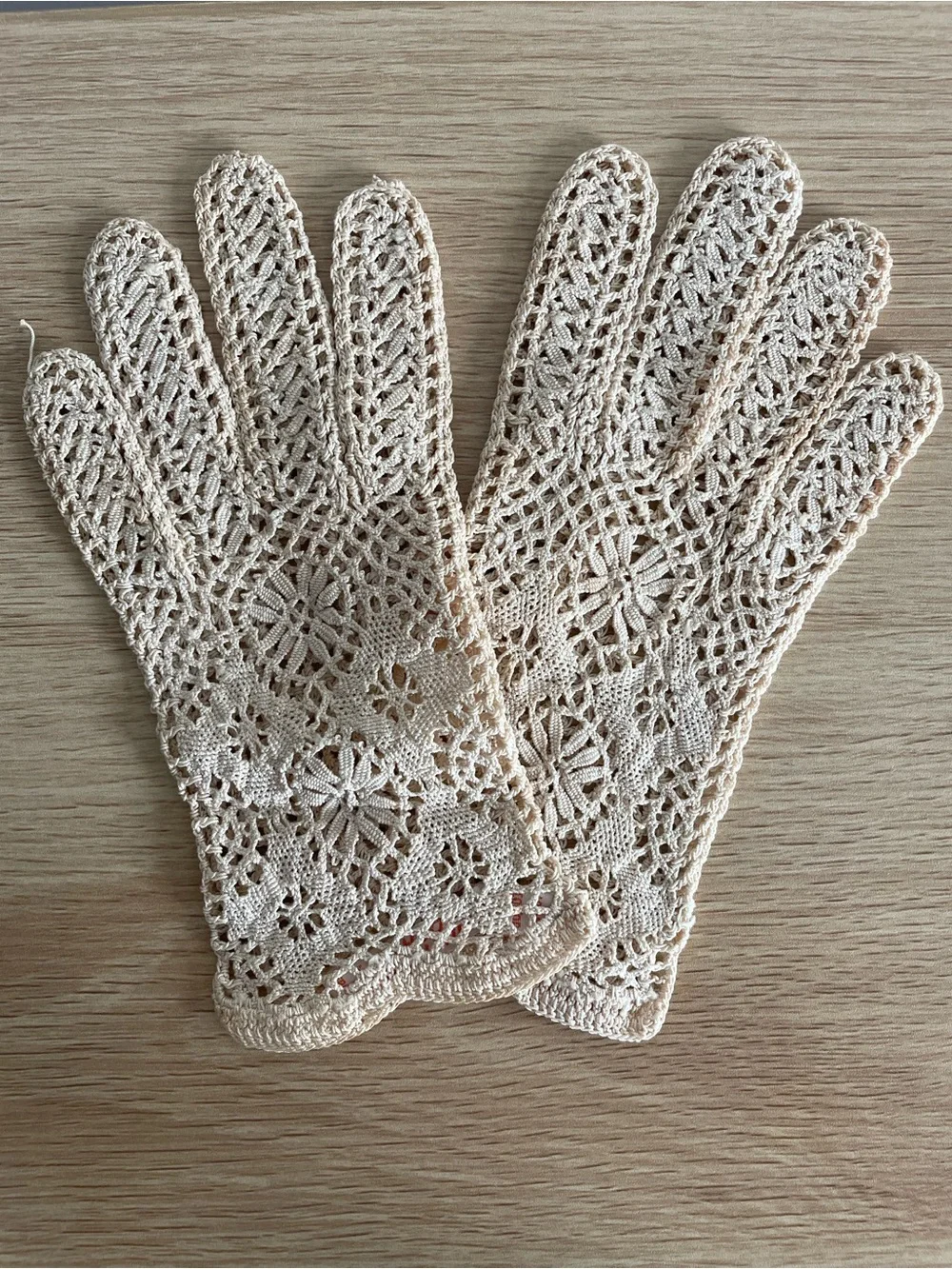 Antique handmade crocheted cotton lace gloves 40s 50s bridal wedding vintage